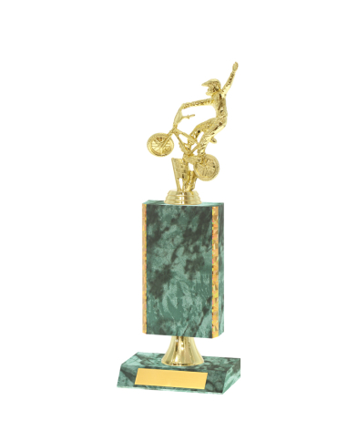  Gd Edged Trophy <Br>17.5cm Plus Figurine