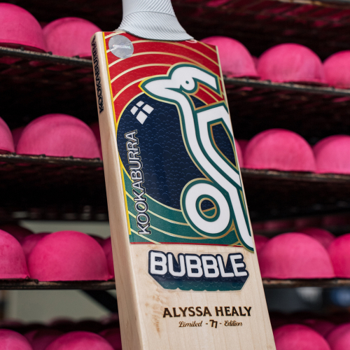 BUBBLE ALYSSA HEALY COMMEMORATIVE LE CRICKET BAT