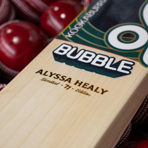 BUBBLE ALYSSA HEALY COMMEMORATIVE LE CRICKET BAT